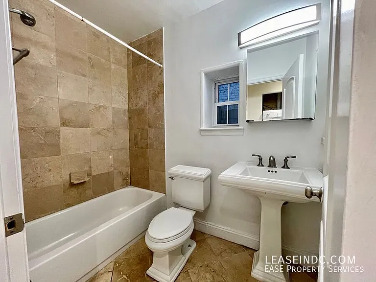 68 V St NW #1 — Photo 25