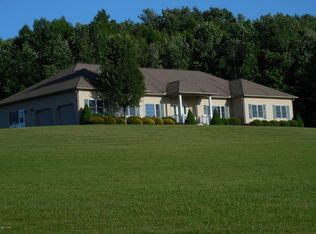116 Overlook Ln, Hawley, PA 18431