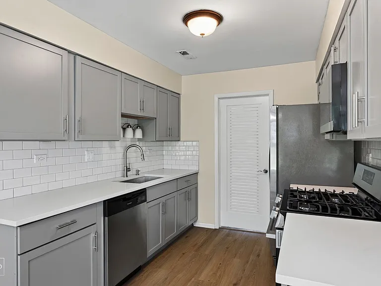 7922 Knottingham Cir #B — Photo 4