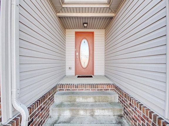 2nd image of 830 Shelton Cir
