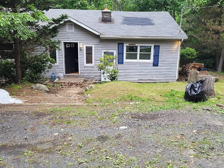 34 Crestwood Trl — Photo 1