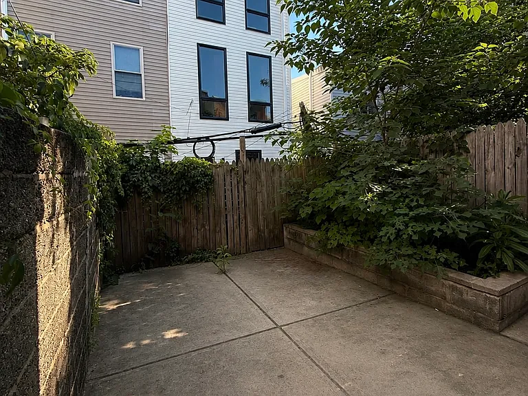 2134 Wharton St — Photo 35