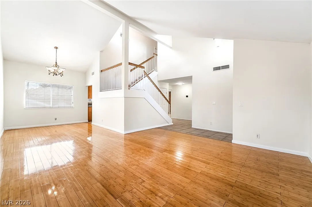 4 bed, 3.0 bath, 2088 sqft, $2,400 — Photo 2