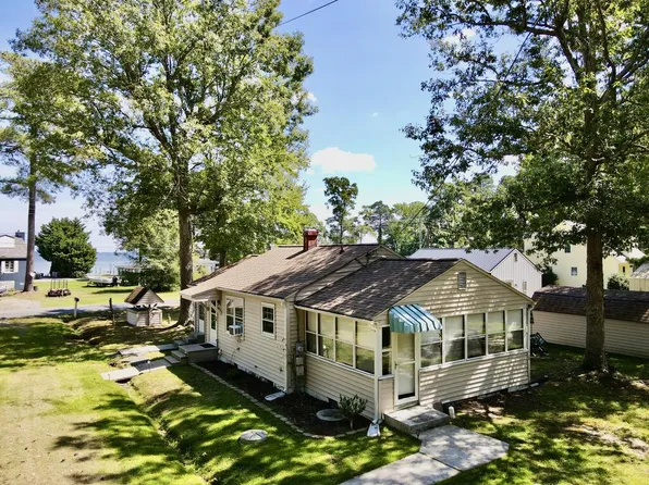 780 Warner Ln, Hague, VA 22469