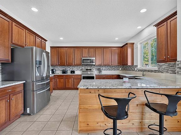 3rd image of 77 ROLLINS LANE