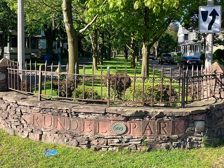 15 Rundel Park #4 — Photo 7