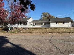 1005 S 5th St, Quincy, IL 62301