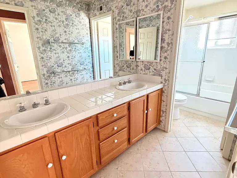 28620 Champions Dr — Photo 17