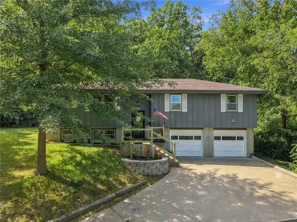 1602 Westwood Dr, Leavenworth, KS 66048