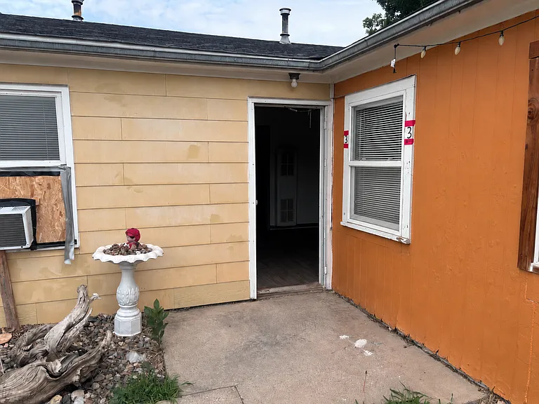 212 E Adams St #3 — Photo 7