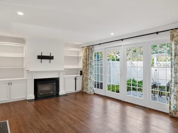 11 Oak St Unit 48, Wellesley, MA 02482
