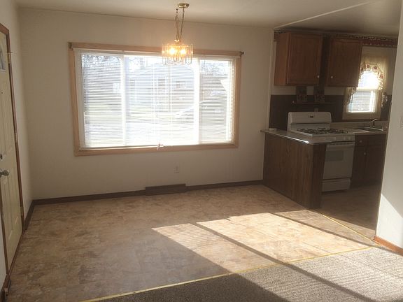 Dining area off kitchen