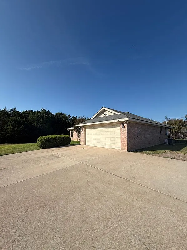 3 bed, 2.0 bath, 1344 sqft, $1,600 — Photo 4