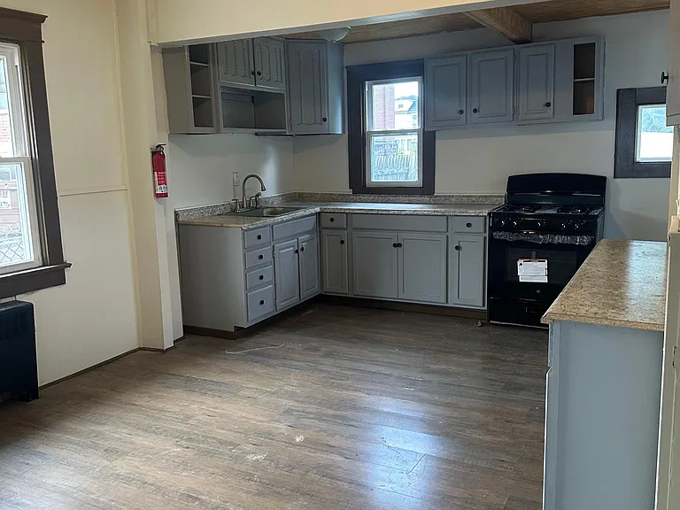 232 Pringle St — Photo 2