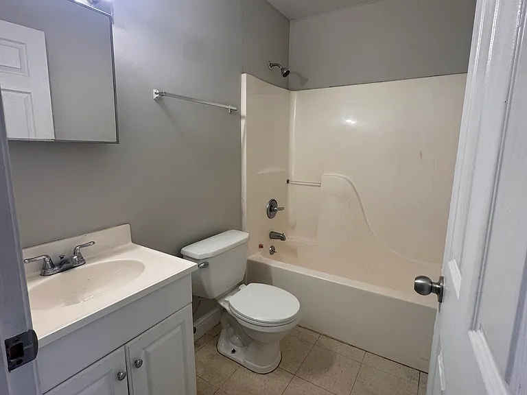 405 S Graham Ave — Photo 7
