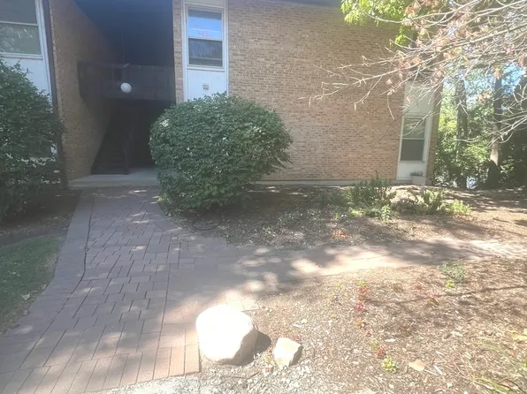 5525 E Lake Dr APT B, Lisle, IL 60532