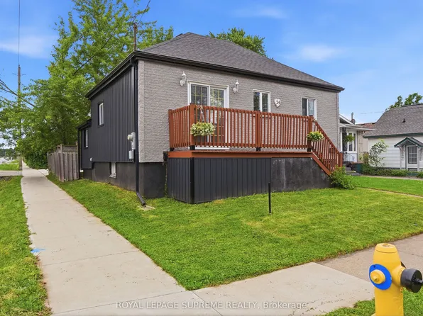 24 Alexandra Blvd, Saint Catharines, ON L2P 1J7