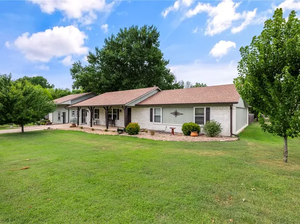 1848 E Rolling Hills Dr, Fayetteville, AR 72703