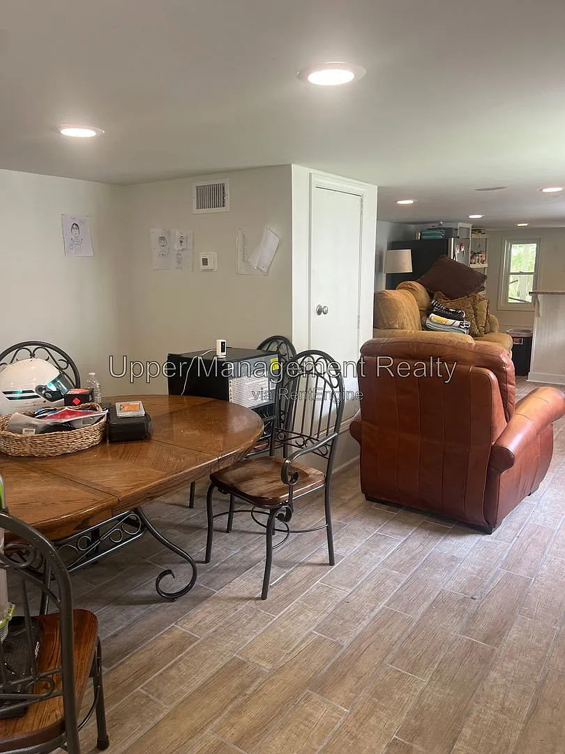 4 bed, 2.0 bath, $2,000 — Photo 2