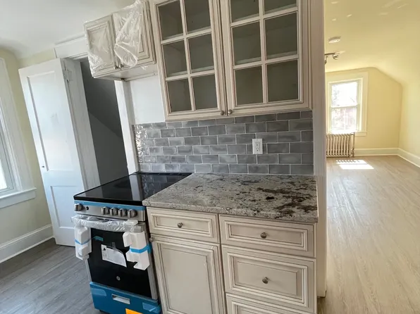 217 Hudson Place image 9 of 13