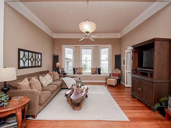 2nd image of 401 Fahrenthold St