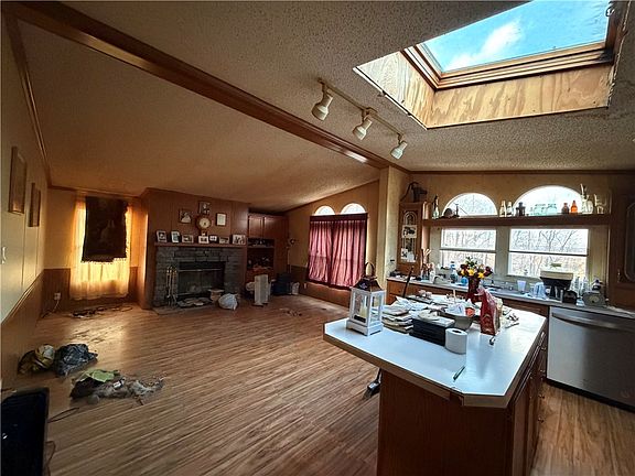 5th image of 421 E Twin Ln