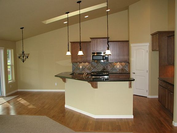 4th image of 8110 Summerwood Dr SE