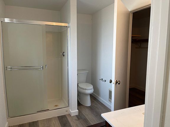5th image of 927 22nd St NE #A