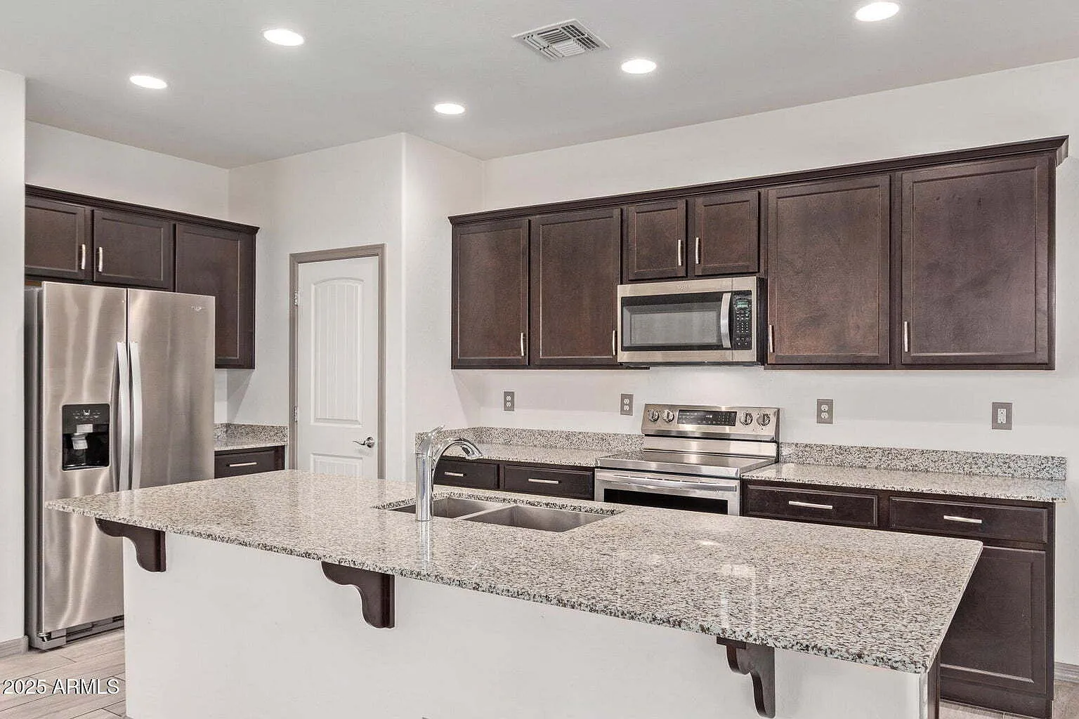 3 bed, 2.5 bath, 2095 sqft, $2,700 — Photo 4