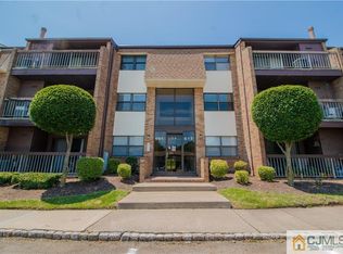 610 Sharon Garden Ct #610, Woodbridge, NJ 07095