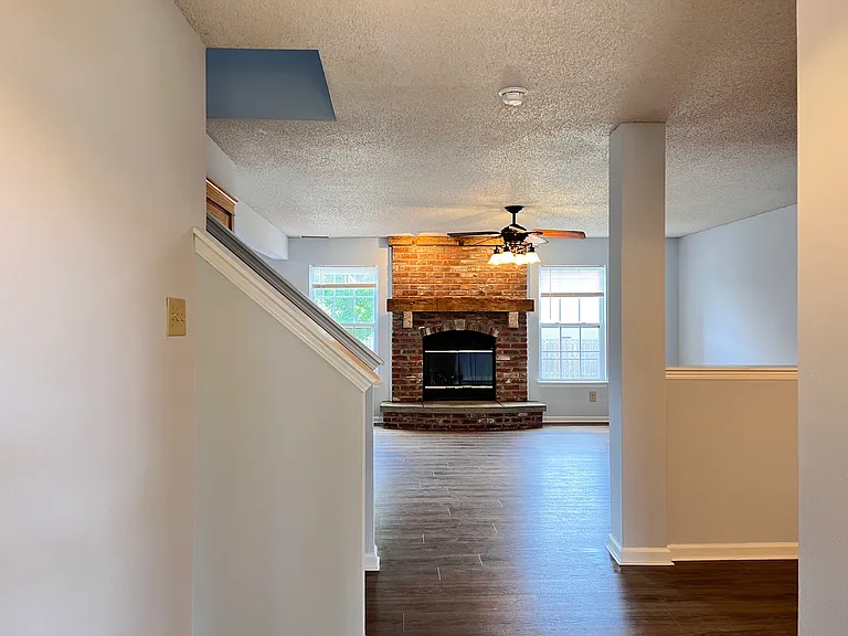 8729 Liberty Mills Dr — Photo 2