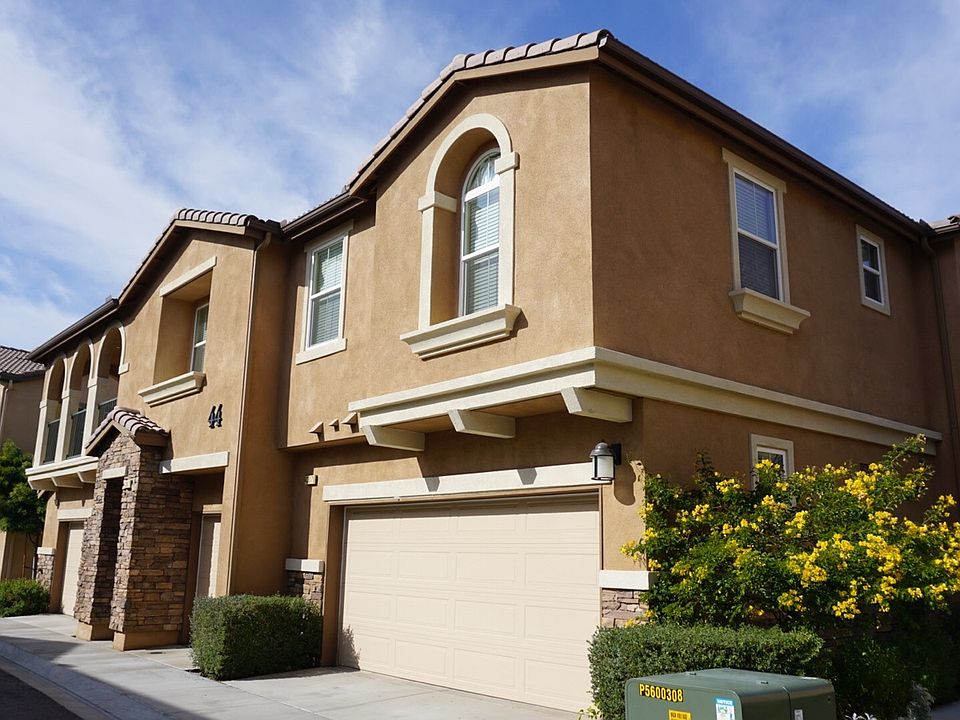 1st image of 43071 Avenida Cielo