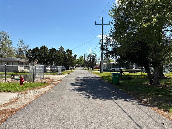 5th image of 117 Curtis St
