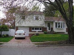 134 Lincoln Rd E, Plainview, NY 11803
