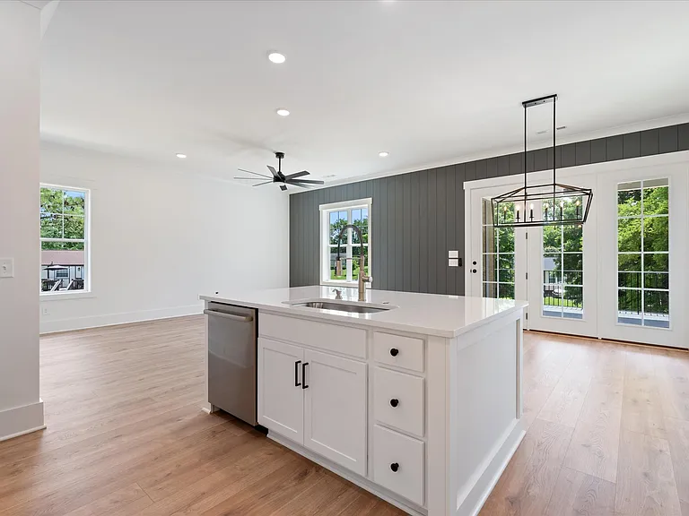 317 Old Shackle Island Rd — Photo 16