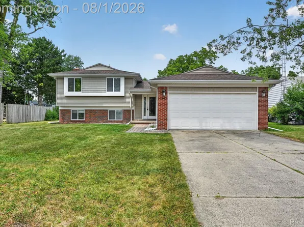 5090 Spinning Wheel Dr, Grand Blanc, MI 48439
