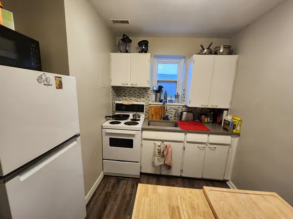 100 Waverley Street, 100 Waverley St #3, Ottawa, ON K2P 0V2