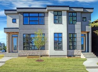 2052 S 46th Ave SW, Calgary, AB T2T 2R9