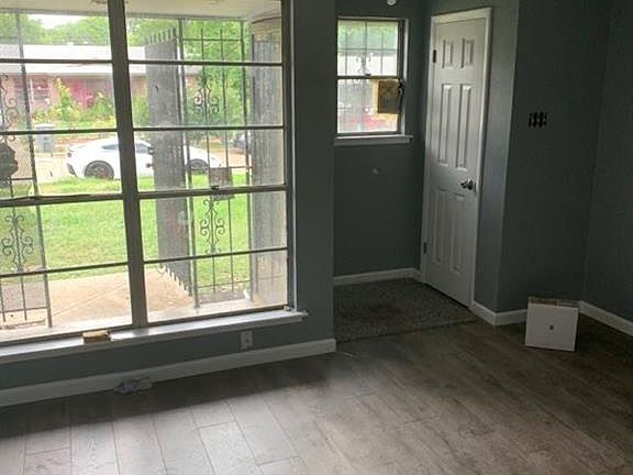 4th image of 532 Meadowshire Dr