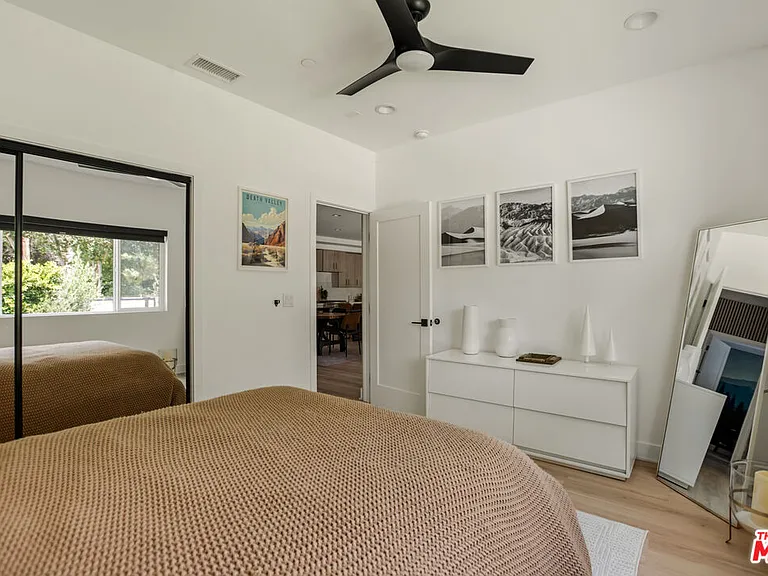 14146 Hortense St — Photo 31