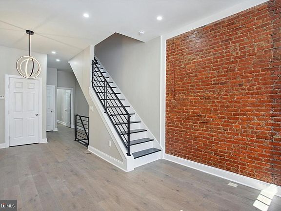 3rd image of 1421 W York St