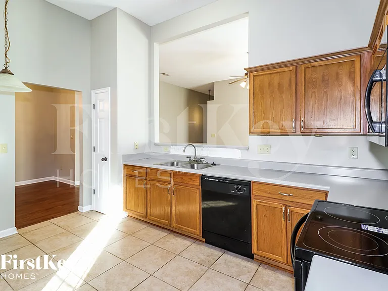 1411 Carlton Ridge Dr — Photo 9