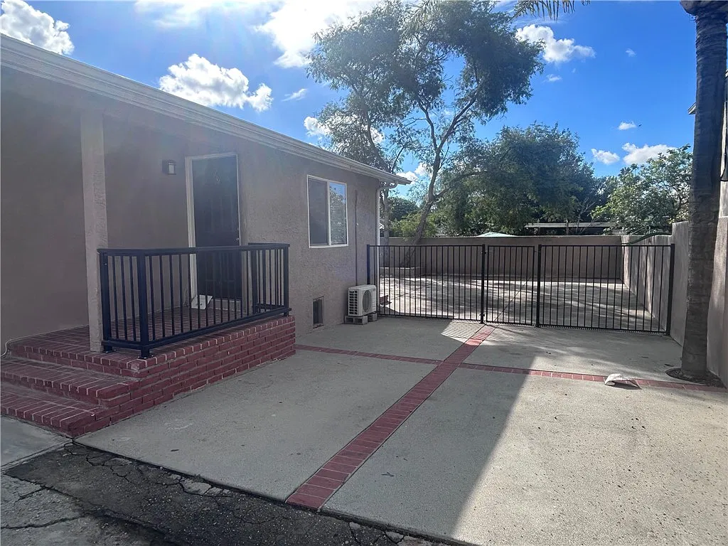 2 bed, 604 sqft, $2,350 — Photo 4