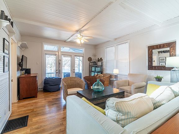 4th image of 796 Lakeside Dr