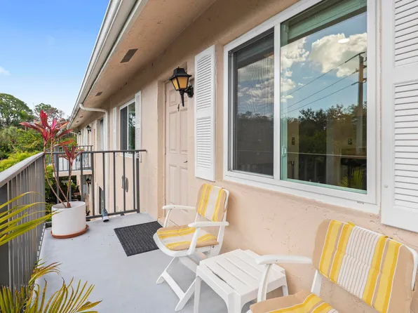 160 Palm Dr APT 4, Naples, FL 34112