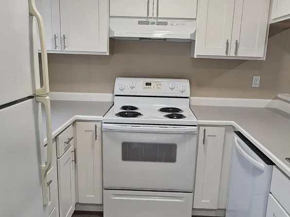 611 W Casino Rd APT 2A, Everett, WA 98204