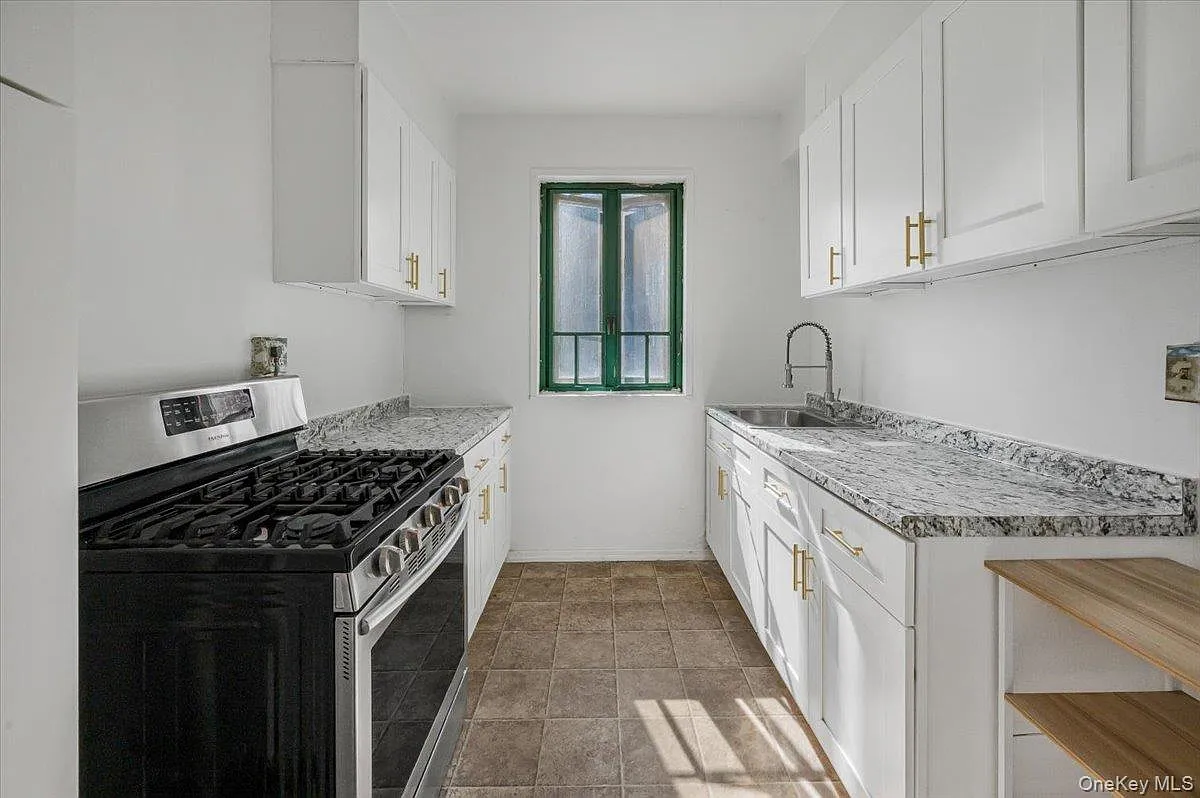 1700 Metropolitan Avenue #4F photo 1