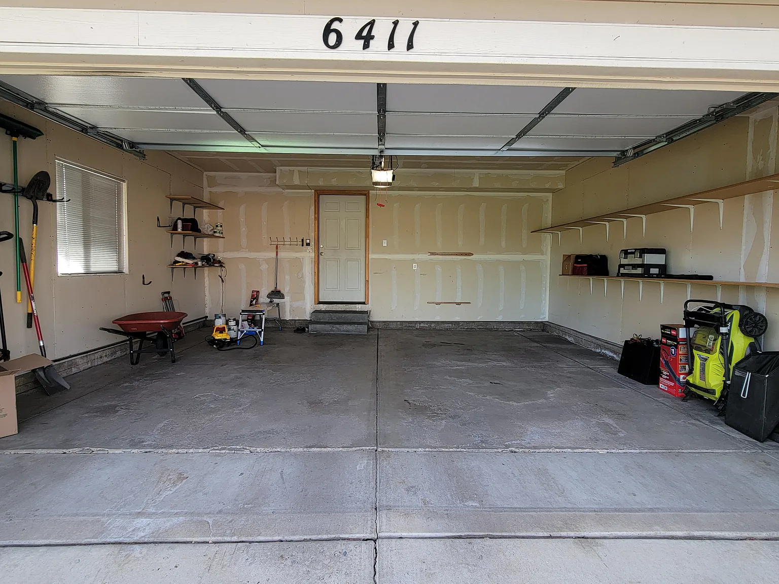 4 bed, 3.5 bath, 2284 sqft, $2,950 — Photo 3