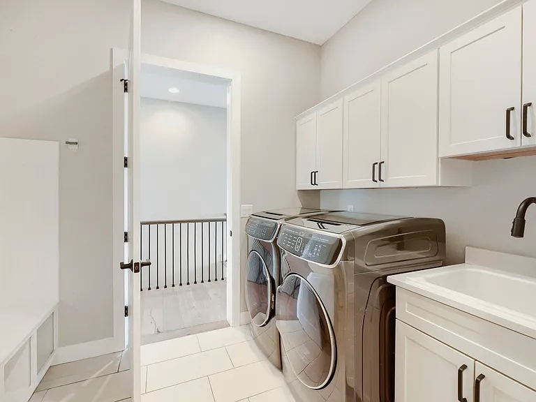 687 Easton Ct — Photo 18
