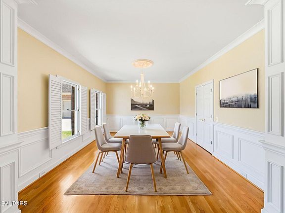 2nd image of 1107 Highgrove Garden Way